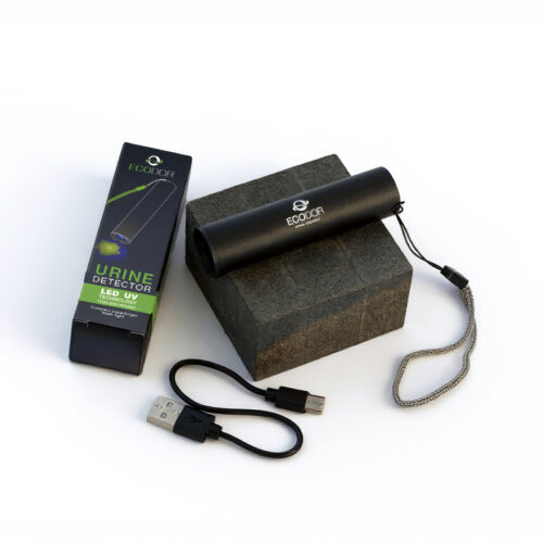 Detector UV de urina recarregável Ecodor EcoLight colocado sobre a mesa
